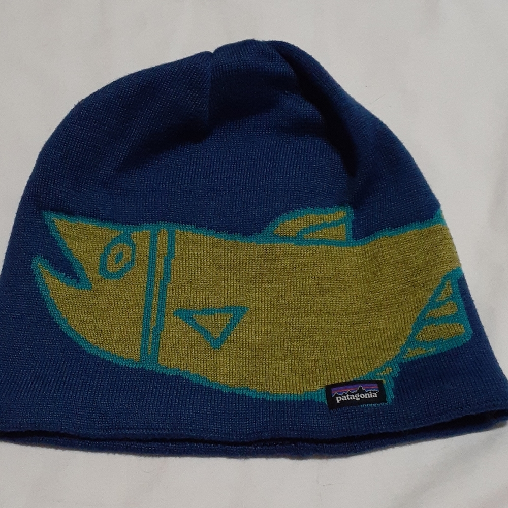 patagonia beanie - blue w/ fish
